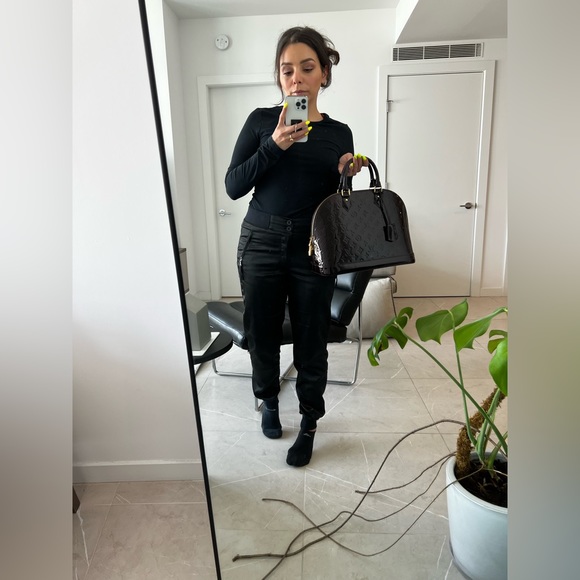 Louis Vuitton alma MM in excellent condition - color Vernis Amarante - Picture 14 of 14